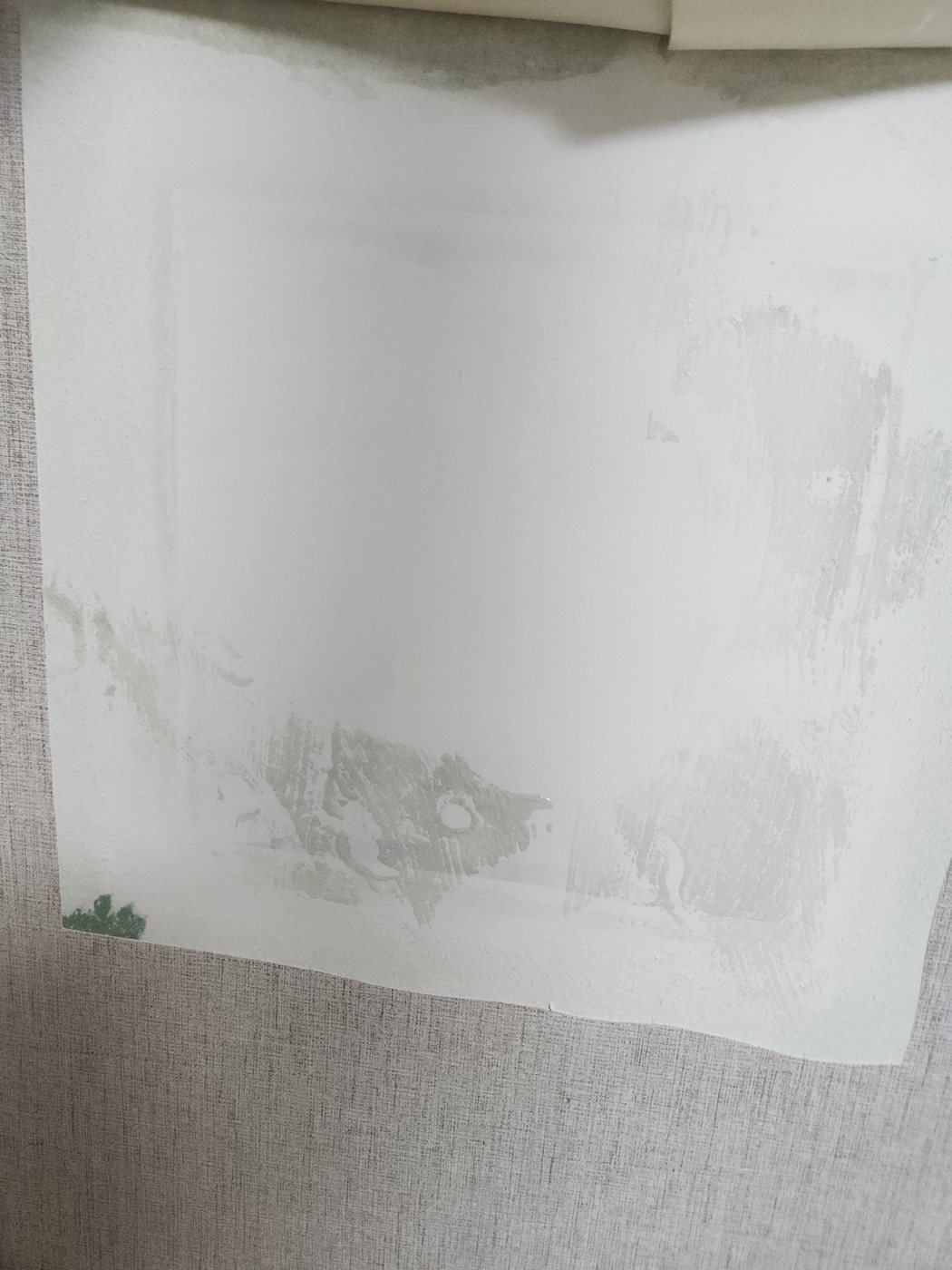 경기 시흥시 석고벽 보수 작업 과정 4 - 퍼티로 면을 고른 뒤 벽지 복원 준비